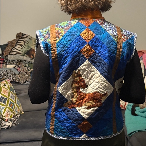 Original vest made from thrifted baby quilt. Size medium. - Picture 5 of 6
